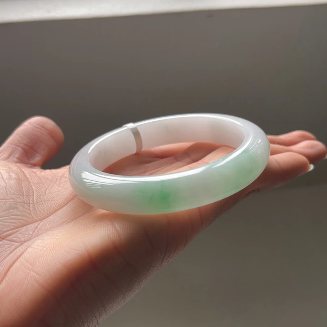 翡翠未镶嵌手镯55.5圈三天鉴赏期（有瑕）