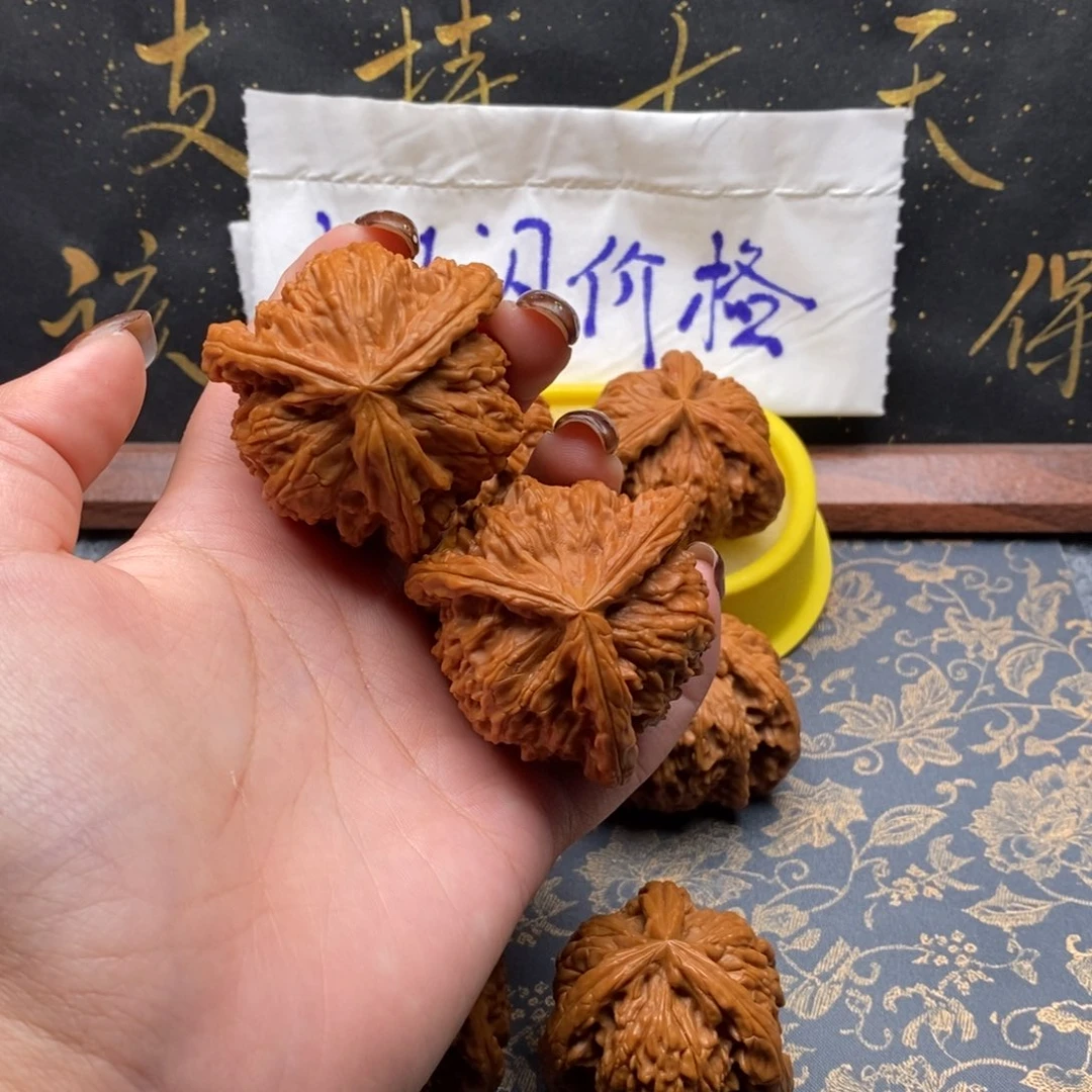 吊坠文玩核桃集****司白狮子