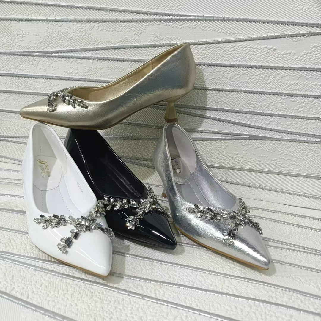 中跟跟春季尖头细高跟拼接满钻套筒