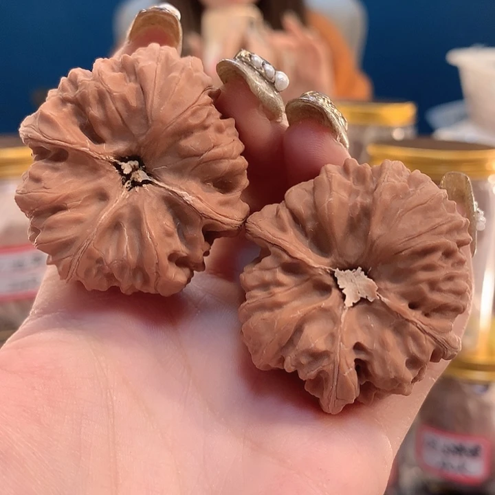 文玩核桃吊坠凹底三棱