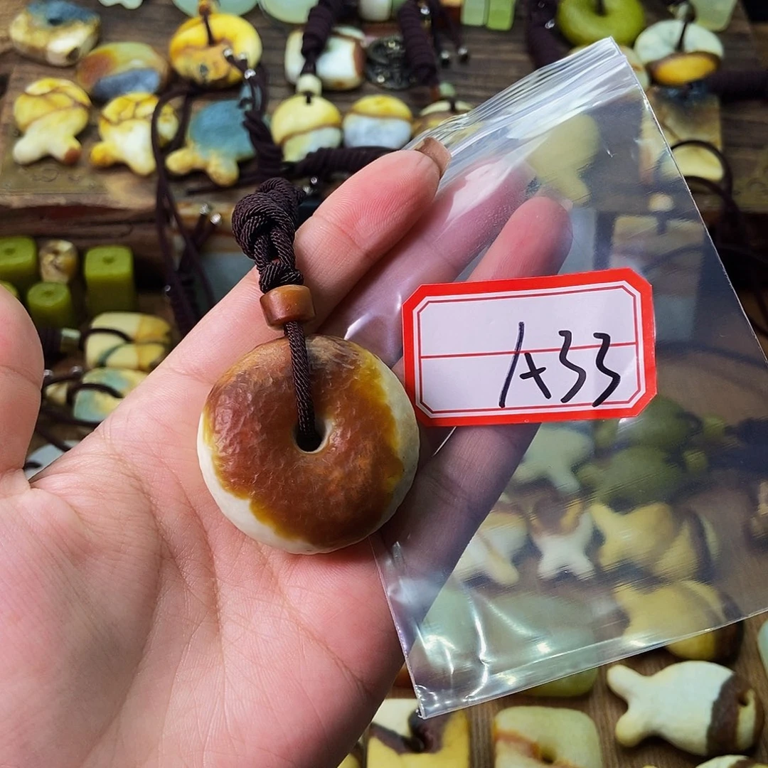 未镶嵌蛇纹石玉挂件枣*妞