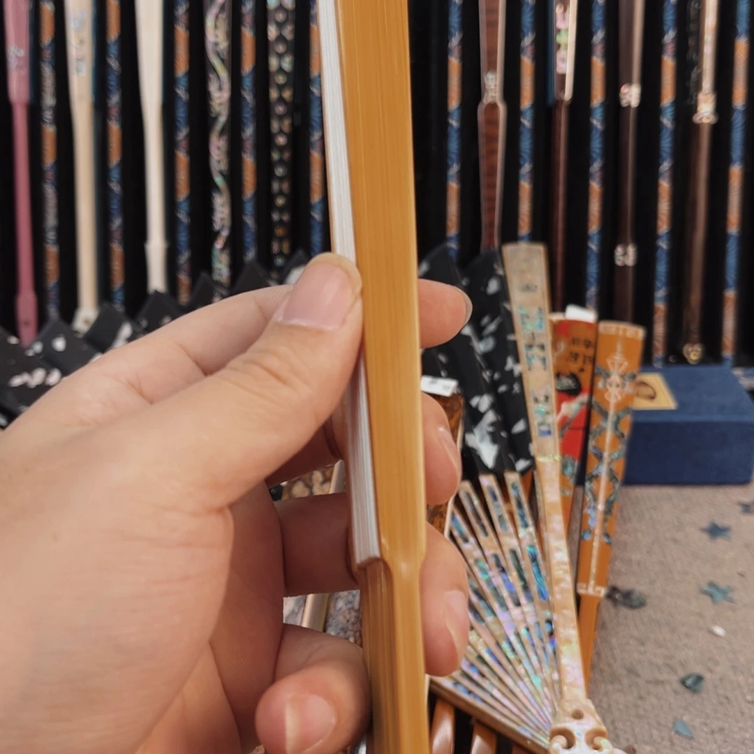 吉****扇子纯手工制作工艺精湛