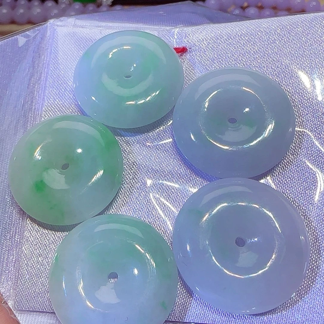 翡翠未镶嵌颈饰多样性发一