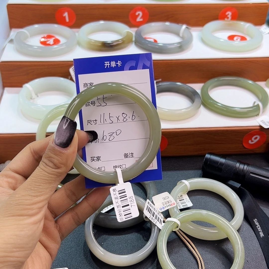 未镶嵌手镯和田玉