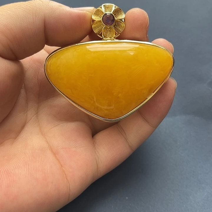 琥珀未镶嵌裸石吊坠