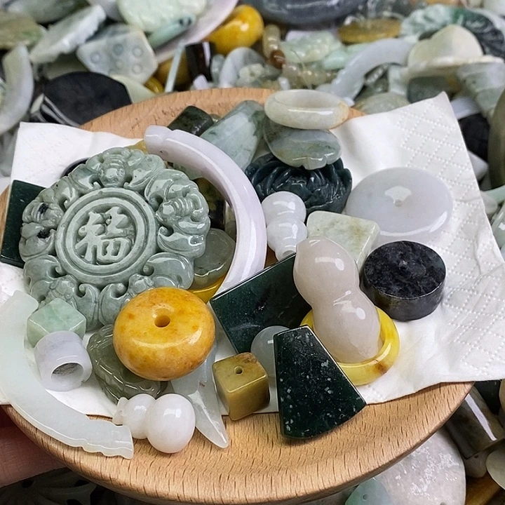 翡翠未镶嵌颈饰天然翡翠57