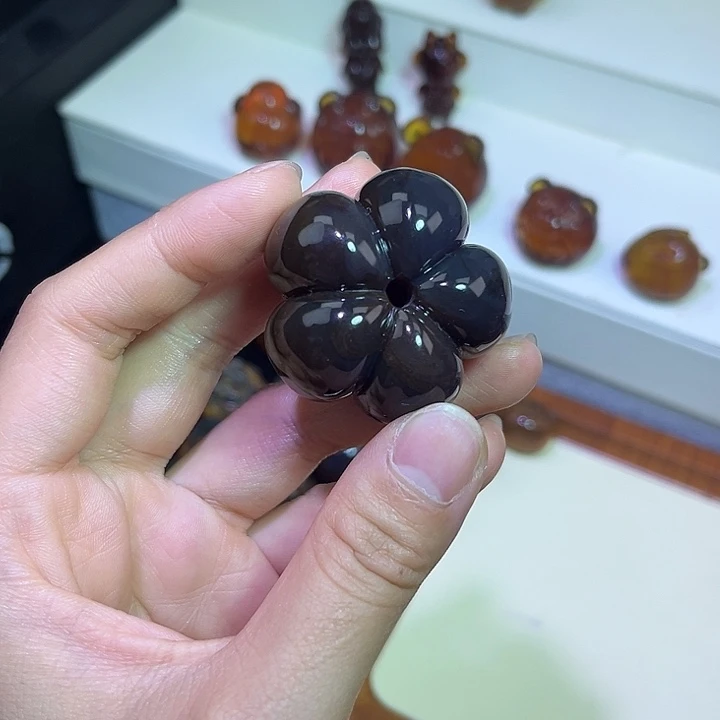 未镶嵌琥珀裸石琥珀