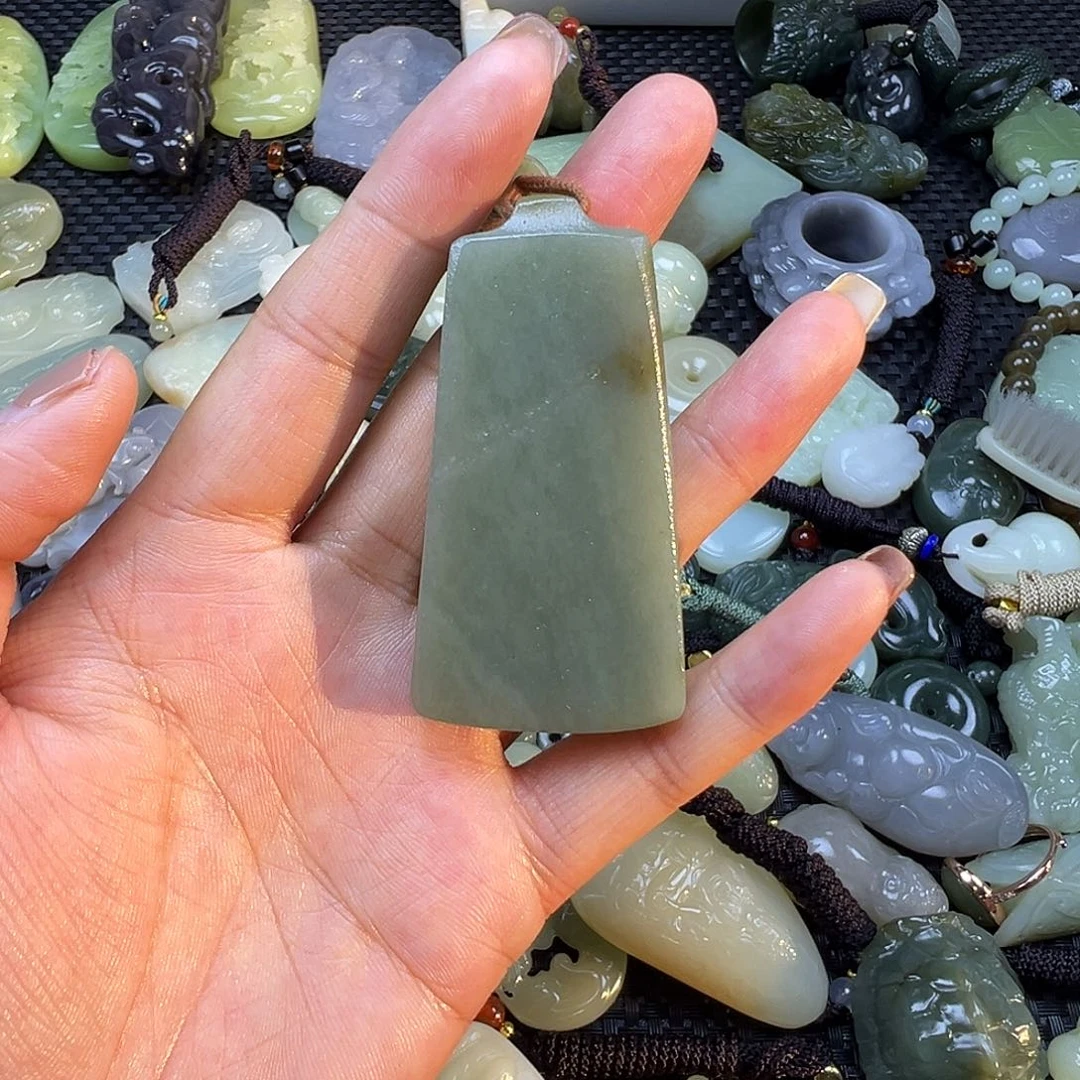 和田玉未镶嵌颈饰有裂漏，不退不换，卡63