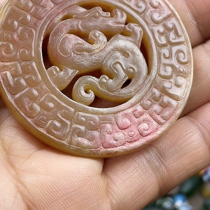 用***4和田玉（糖玉）未镶嵌颈饰