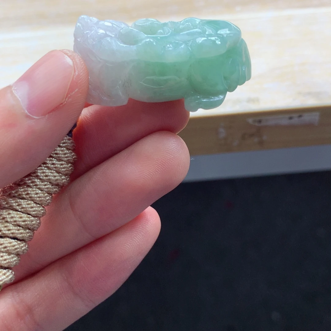 翡翠颈饰未镶嵌吊坠