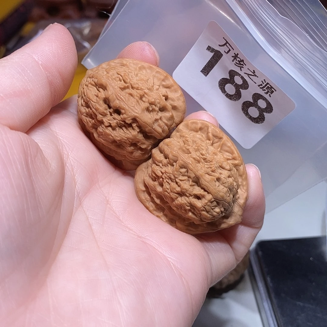奶***糖吊坠文玩核桃35蚂蚁沟……