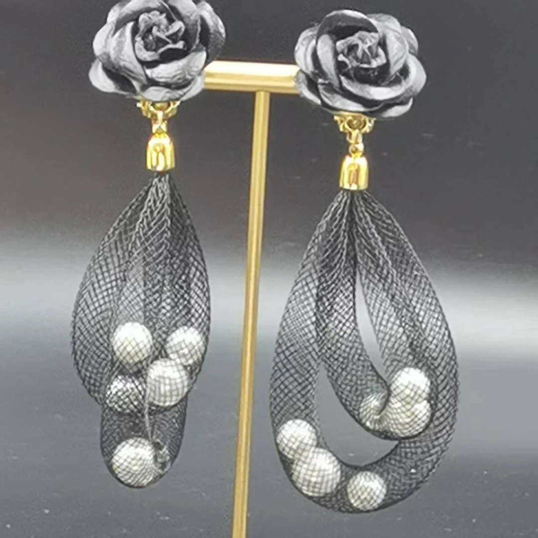 铜合金亚克力耳饰 【伊琳饰品】黑花网网珠耳夹