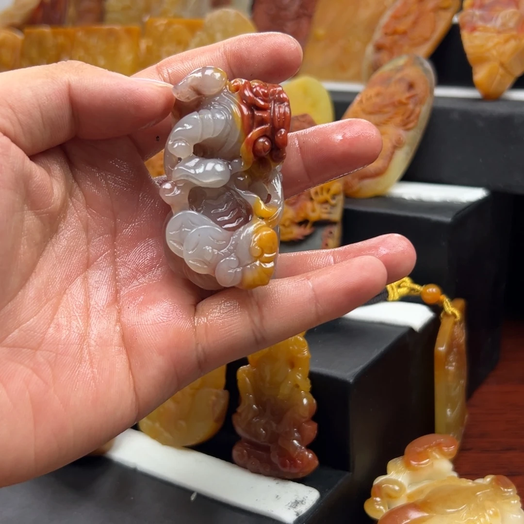 未镶嵌石英质玉（黄龙玉）黄龙玉