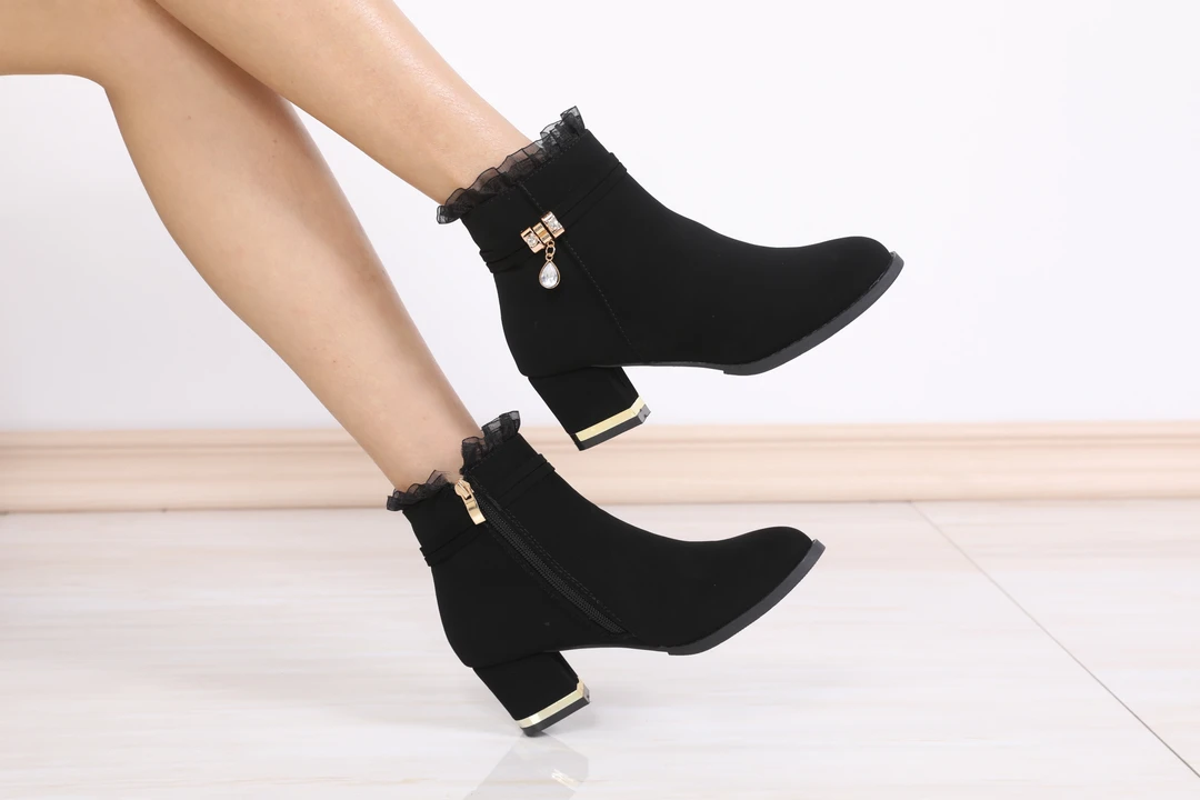 磨砂皮加绒保暖粗跟马丁靴2025秋冬新款绒面时尚百搭短筒棉靴