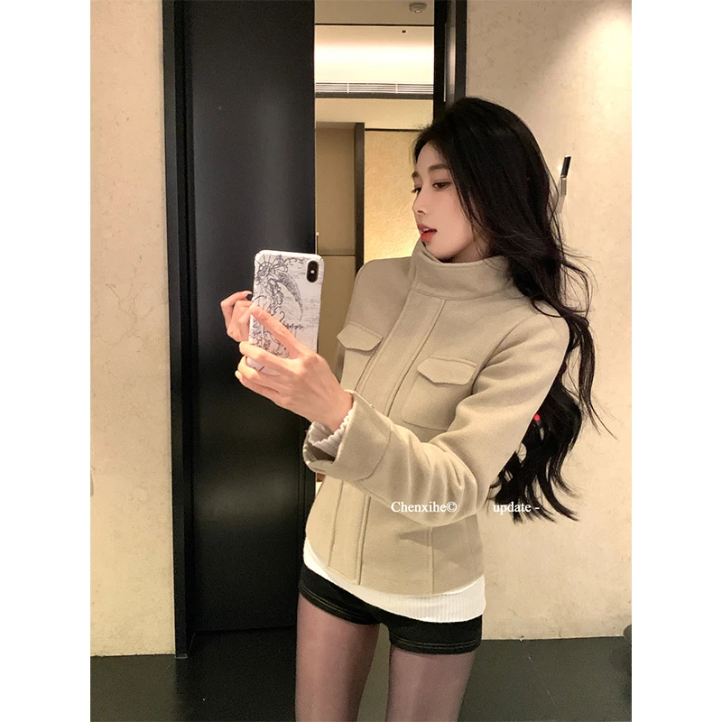 何晨曦 卡其色毛呢立领收腰小香外套女冬气质高克重保暖显瘦上衣