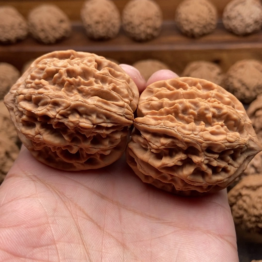 把件桃核通天八饕餮纹
