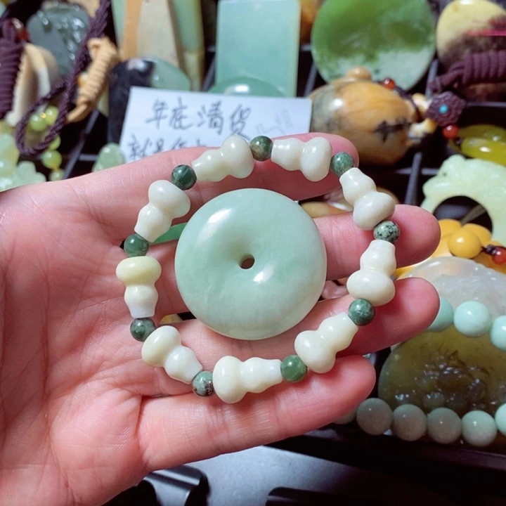 蛇纹石玉颈饰未镶嵌
