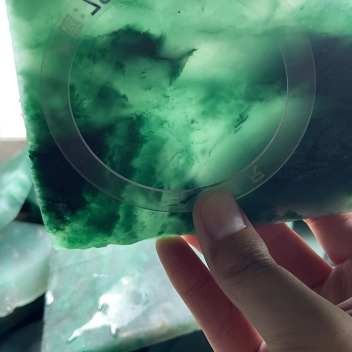 用***3定制石英质玉（非洲翠）