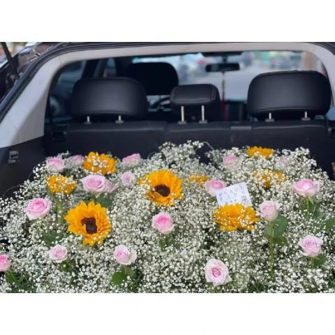满天星鲜花直发后备箱表白神器求婚组合玫瑰节日礼物520情人节