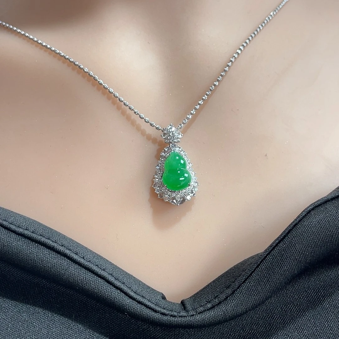 翡翠颈饰18K金镶嵌翡翠葫芦吊坠