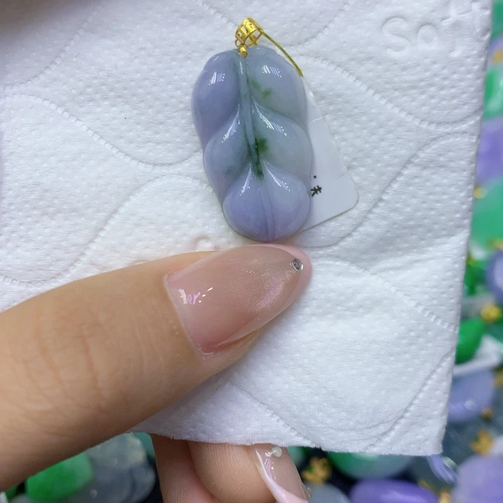 颈饰18K金镶嵌翡翠