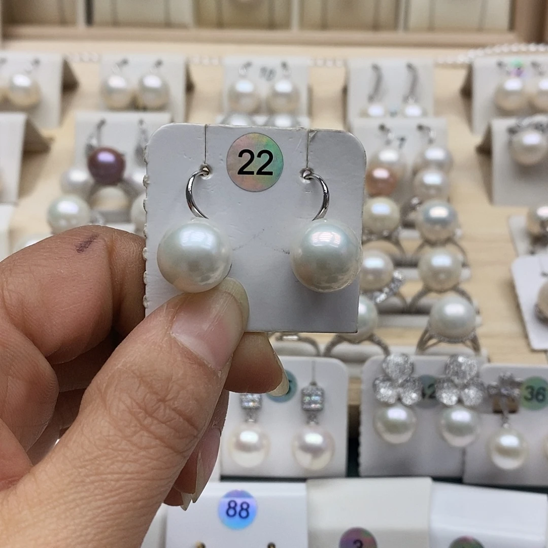 阳***媚颈饰银S925镶嵌淡水珍珠