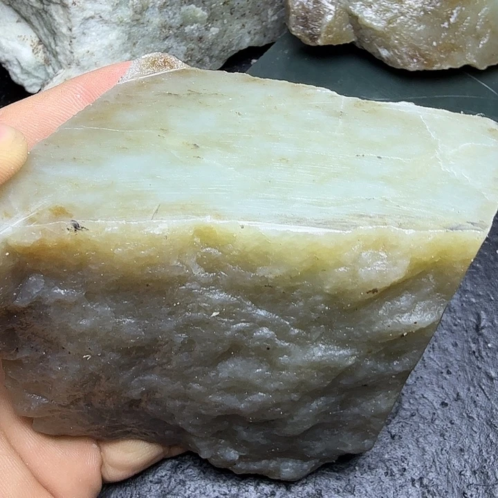 和田玉（糖玉）未镶嵌珠宝奇石