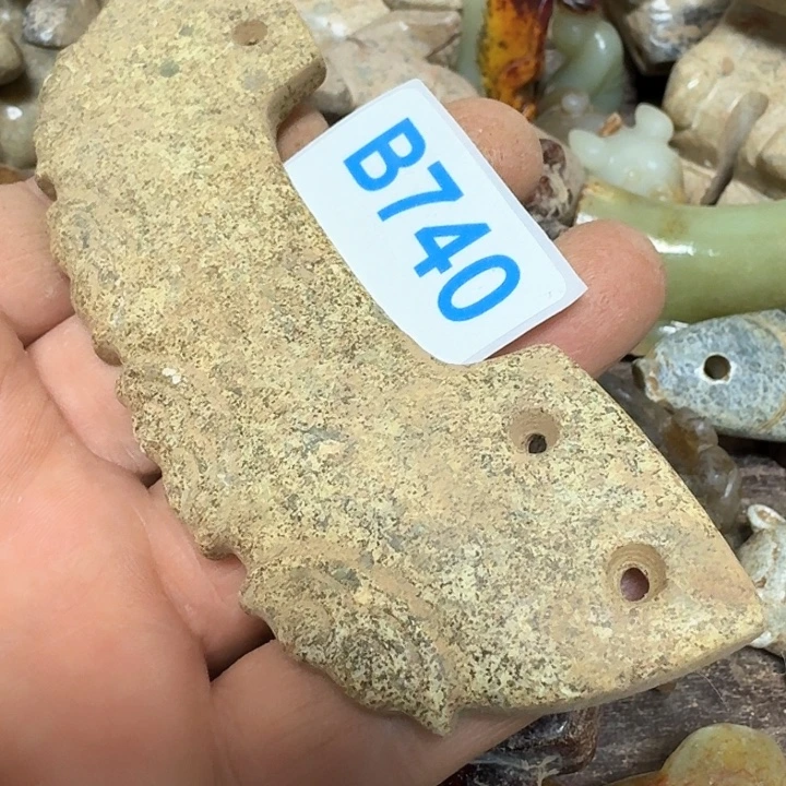 蛇纹石玉颈饰未镶嵌