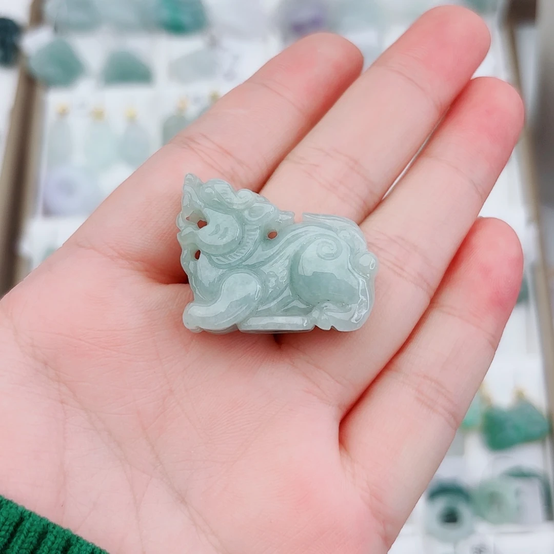 翡翠颈饰未镶嵌麒麟