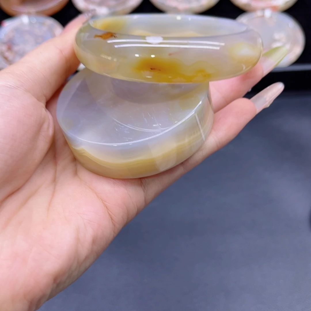 玛瑙/玉髓手镯未镶嵌61