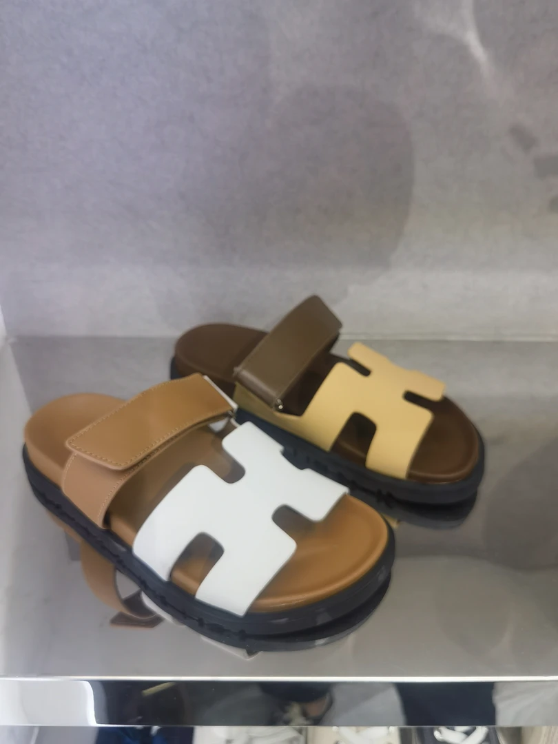 Danjun“新款真皮魔术贴露趾潮”拖鞋