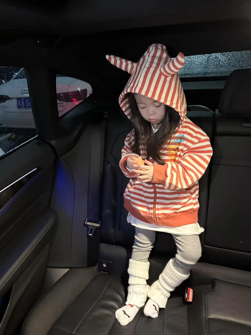 小思家2025年秋冬新款女童可爱小恶魔连帽卫衣外套打底裤套装