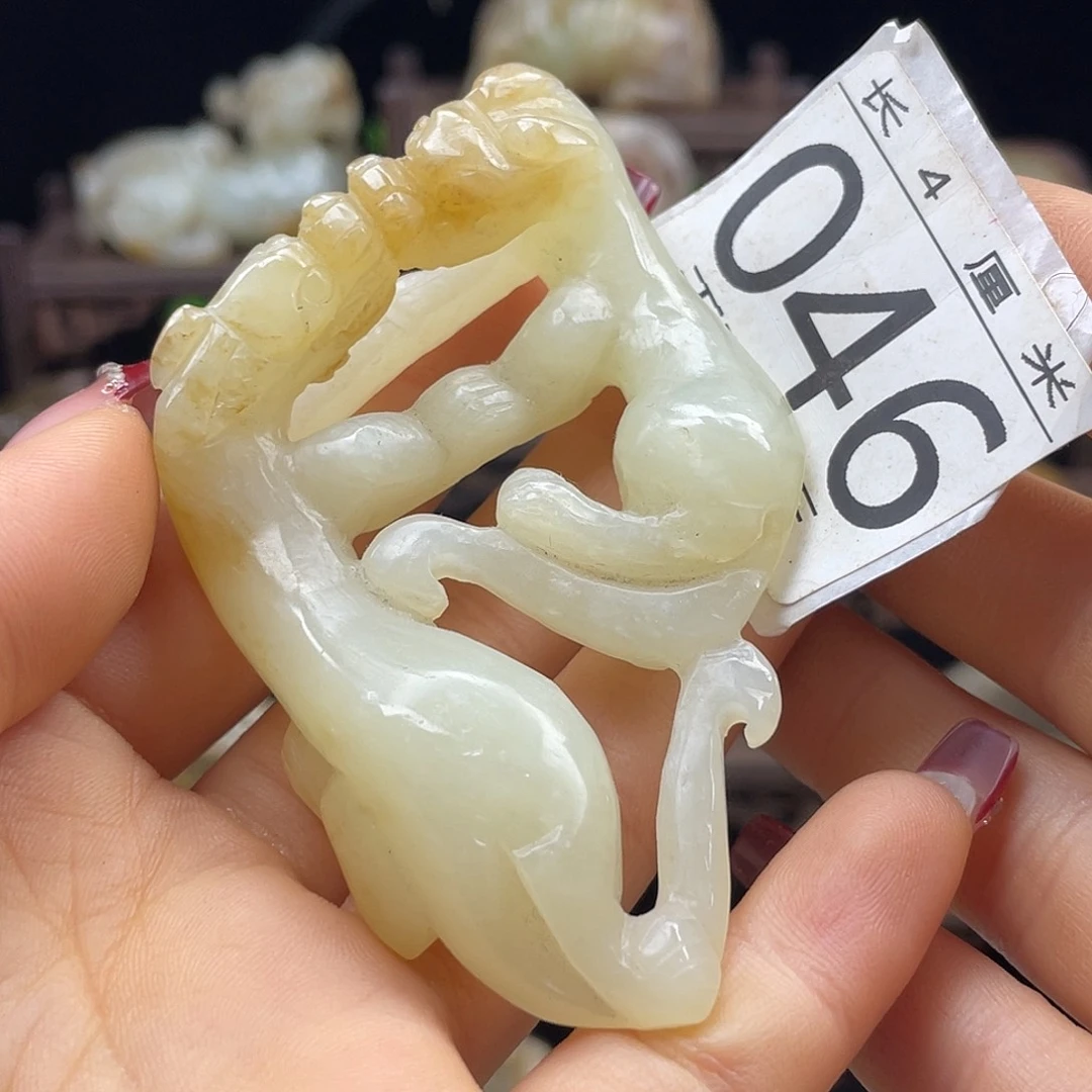 a***灵和田玉未镶嵌颈饰