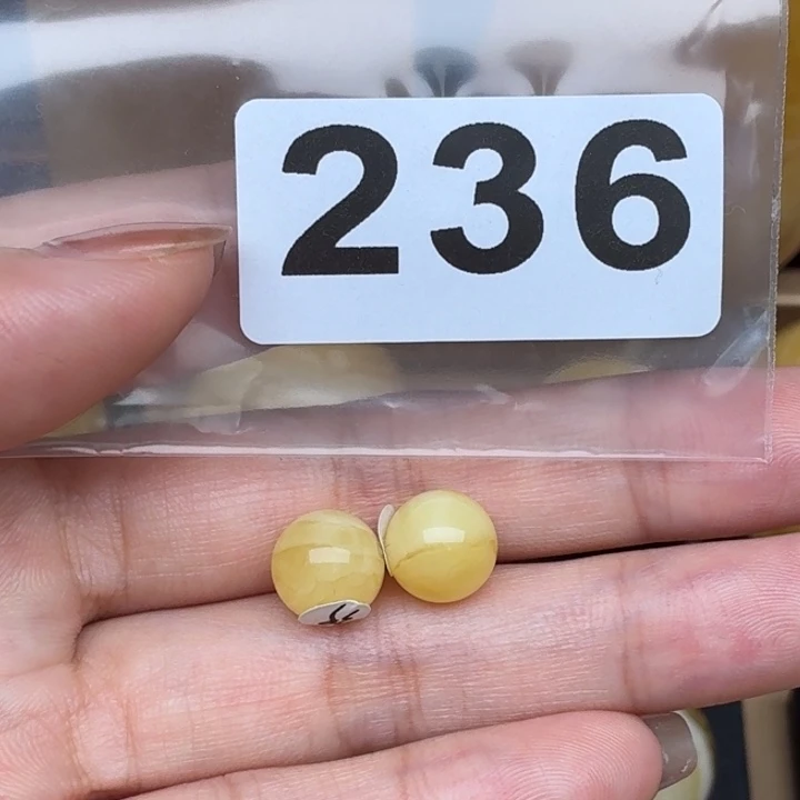 天***藍未镶嵌琥珀裸石蜜蜡