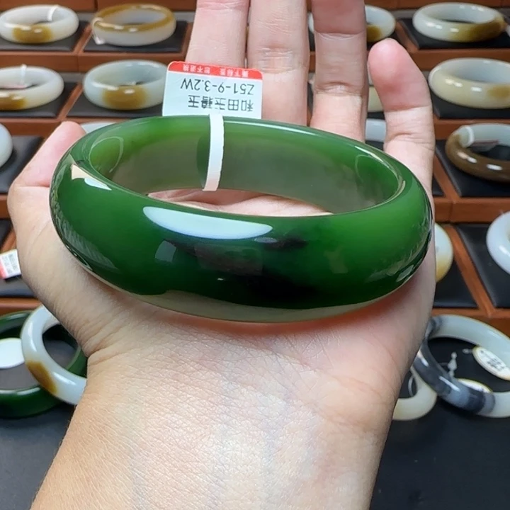 未镶嵌手镯和田玉菠菜绿红皮宽胎59.4