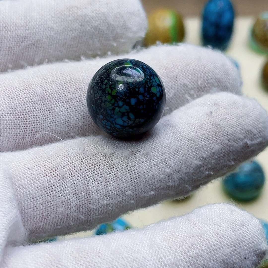 ****绿松石未镶嵌颈饰