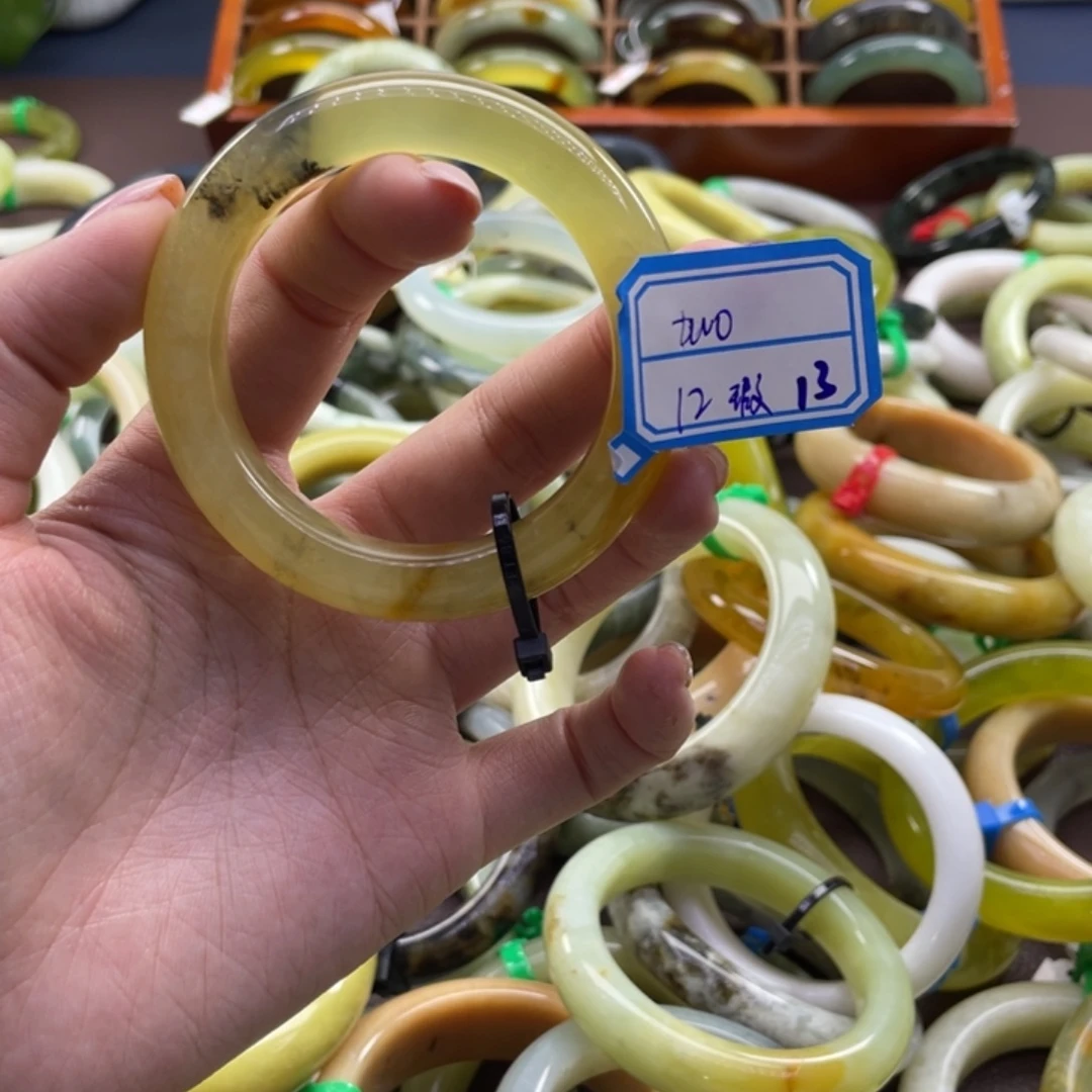 t***o蛇纹石玉未镶嵌手镯