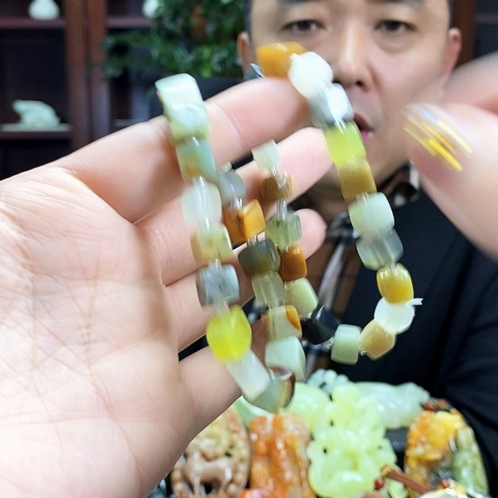 蛇纹石玉吊坠未镶嵌