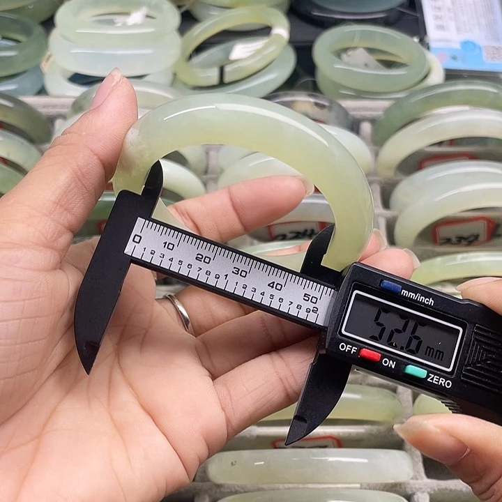 蛇纹石玉未镶嵌手镯239