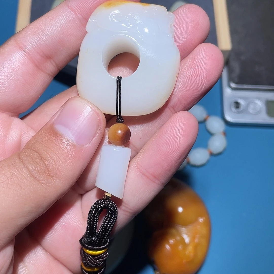 蓝***瑟和田玉未镶嵌车挂