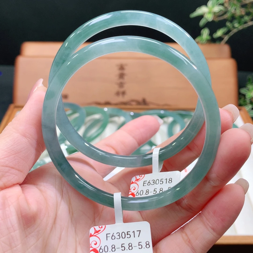 翡翠手镯未镶嵌天然