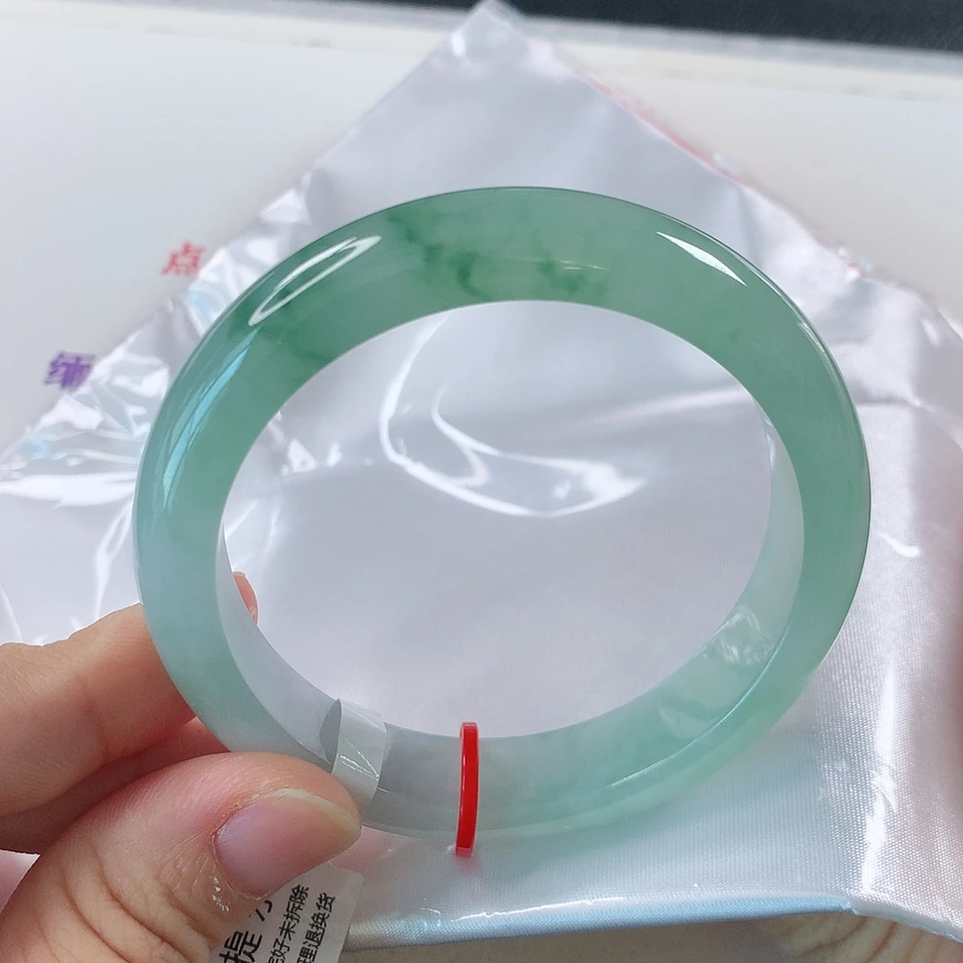未镶嵌手镯翡翠悦***?