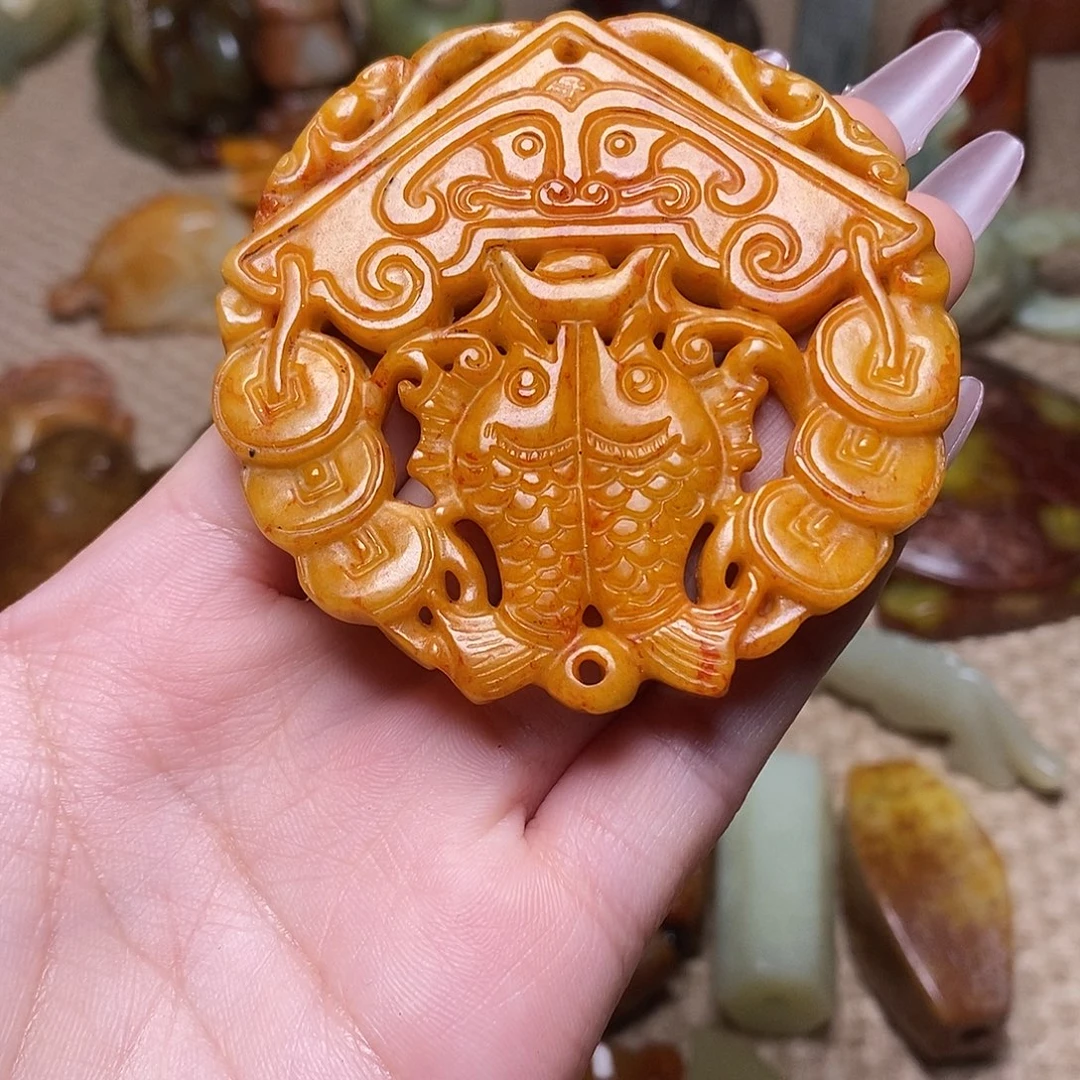 蛇纹石玉足铂镶嵌颈饰