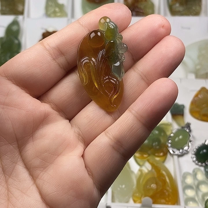 原***使蛇纹石玉未镶嵌颈饰