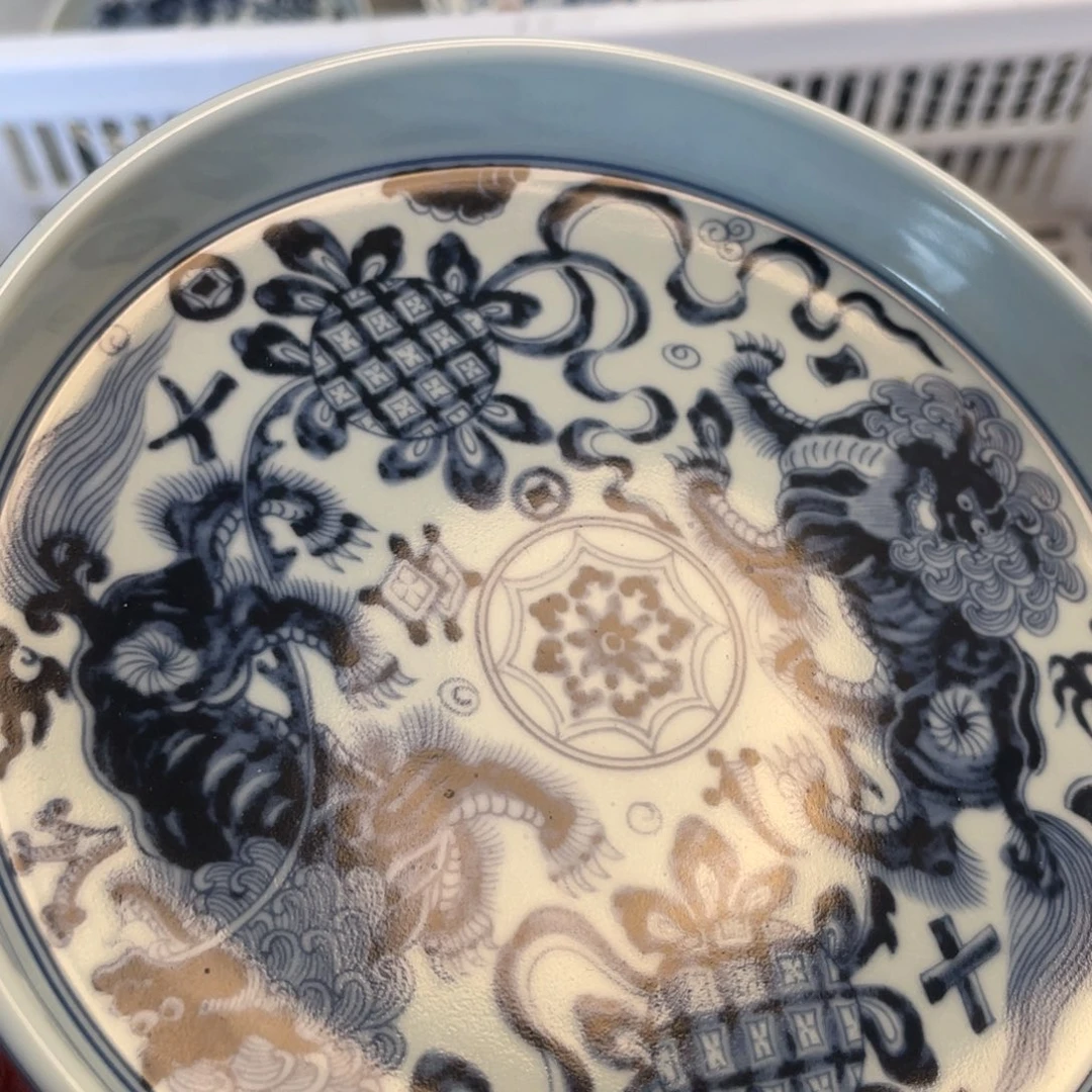 瓷片景德镇青花狮子滚绣球大壶承