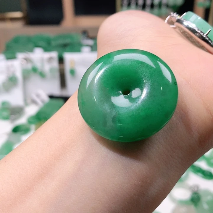 石英质玉未镶嵌颈饰