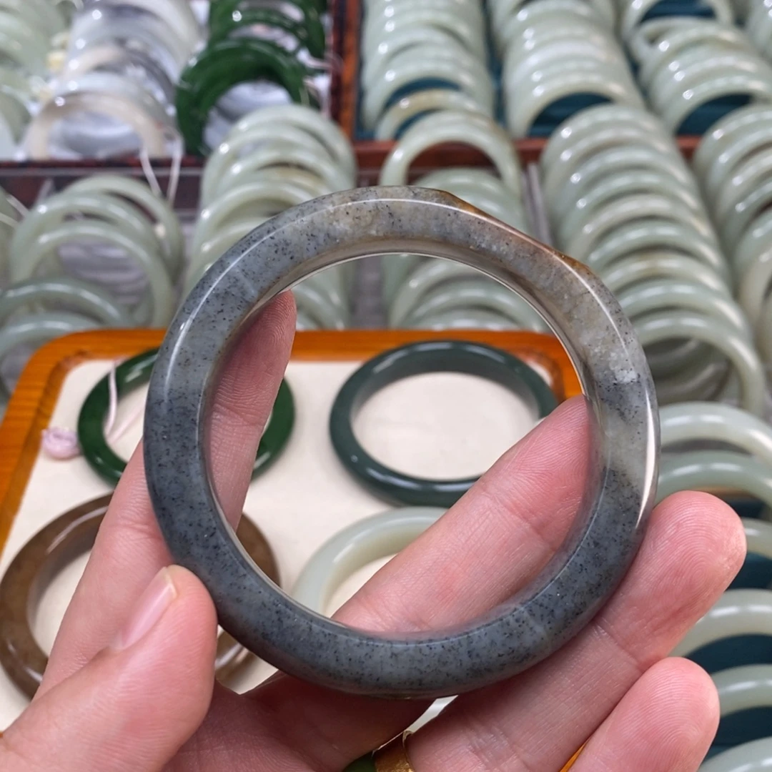 -***_和田玉未镶嵌手镯