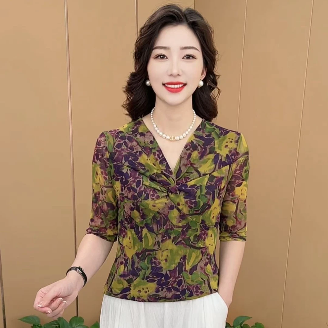 早秋新款时尚V领扭结彩绘印花休闲洋气百搭弹力中袖打底衫K805