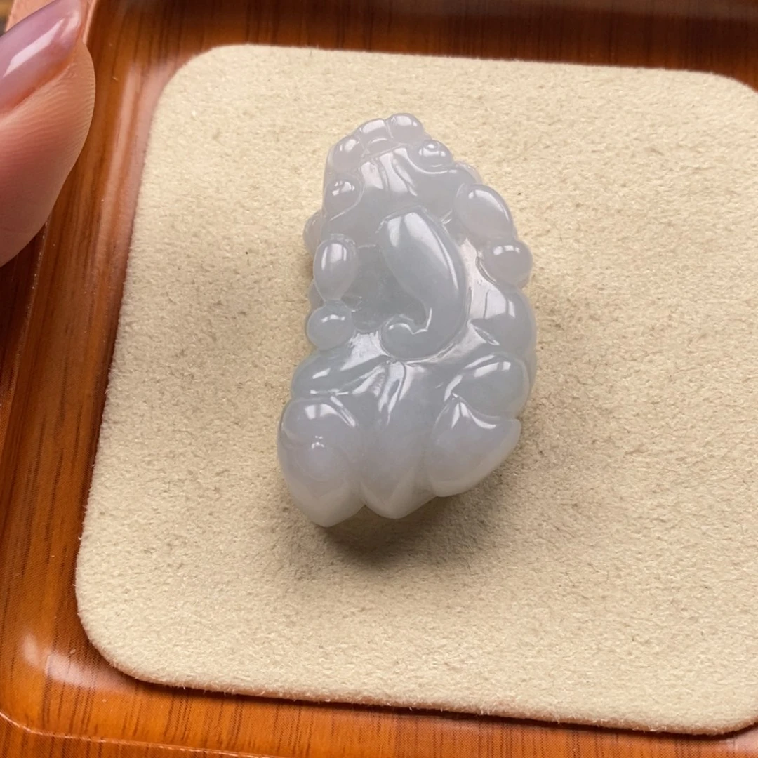 翡翠未镶嵌颈饰如意貔貅