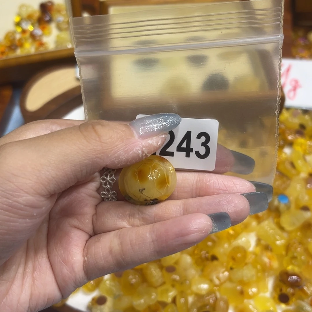 琥珀颈饰未镶嵌亲亲